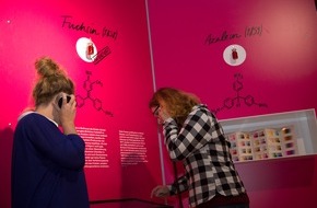 Bundesanstalt für Arbeitsschutz und Arbeitsmedizin: Pink und Pille / Neue DASA-Ausstellung "Experiment" zeigt Erfindungen aus dem Chemielabor