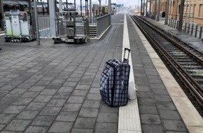 Bundespolizeiinspektion Magdeburg: BPOLI MD: 51-Jähriger sorgt mit unachtsam stehengelassenem Koffer für Poli-zeieinsatz