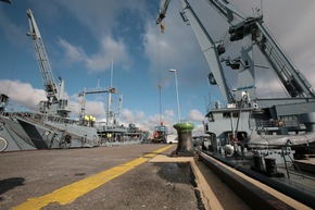 Deutsche Marine - Bilder der Woche: Gemeinsam mehr erreichen - Die Marine bei einer Verlade- und Transportübung mit der Streitkräftebasis