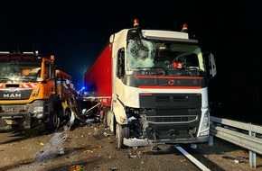 Polizeidirektion Kaiserslautern: POL-PDKL: Sattelzug gerät in Vollbrand...Zweiter Sattelzug fährt in Stauende...