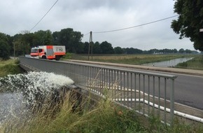 Feuerwehr Düsseldorf: FW-D: Hochwasser in Isselburg [Kreis Borken]
Feuerwehr Düsseldorf unterstützt die Einsatzkräfte vor Ort