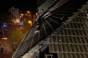 Feuerwehr Mülheim an der Ruhr: FW-MH: Dachstuhlbrand eines Mehrfamilienhauses in Broich