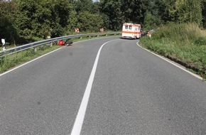 Polizeidirektion Mayen: POL-PDMY: Ständer berührte Fahrbahn, Fahrer verletzt
Sonntag, 30.08.2015, 15.02 Uhr