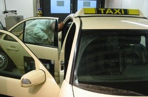 Polizeidirektion Göttingen: POL-GOE: (29/04) Wieder Taxiüberfall: "Gib mir die Kohle oder ich knapp dich ab!" - Phantomskizze vom "Milchgesicht"