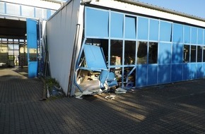 Polizeidirektion Kaiserslautern: POL-PDKL: Produktionshalle mit Lkw verwüstet
