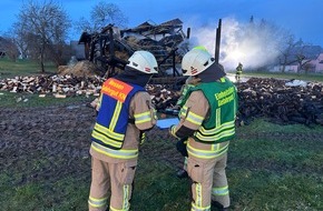 Feuerwehr Konstanz: FW Konstanz: Überlandhilfe CBRN-Erkunder bei Scheunenbrand