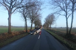 Polizeiinspektion Cuxhaven: POL-CUX: Pkw überschägt sich nach Kollision mit einem Baum im Bereich Mittelstenahe