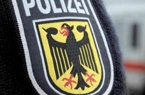 Bundespolizeiinspektion Kassel: BPOL-KS: Fahrzeug kollidiert mit Schrankenbaum - Fahrer geflüchtet