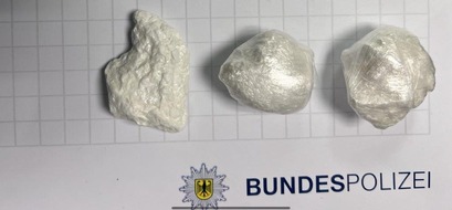 Bundespolizeidirektion Sankt Augustin: BPOL NRW: Bundespolizei stellt Kokain bei 17-Jähriger sicher - Mutmaßlicher Dealer gefasst