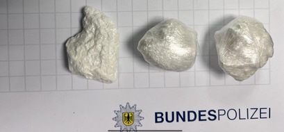 Bundespolizeidirektion Sankt Augustin: BPOL NRW: Bundespolizei stellt Kokain bei 17-Jähriger sicher - Mutmaßlicher Dealer gefasst