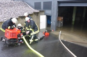 Feuerwehr Attendorn: FW-OE: Unwetter fordert Feuerwehr Attendorn / 108 Einsatzkräfte im Einsatz
