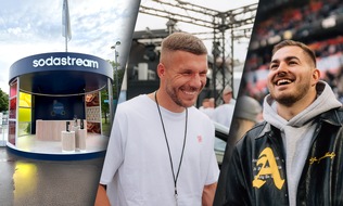 SodaStream: Your favourite sparkling drinks made by you: SodaStream zeigt Marke und bringt Fußballikone Lukas Podolski auf das UEFA Champions Festival