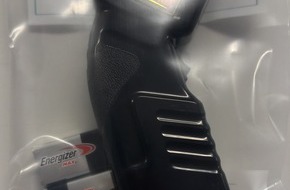 Bundespolizeiinspektion Hamburg: BPOL-HH: Hauptbahnhof: Dieb f&uuml;hrt griffbereit Taser bei Tathandlung mit sich und fl&uuml;chtet - Festnahme durch Bundespolizei