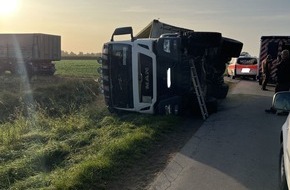 Polizeipräsidium Neubrandenburg: POL-NB: Sattelzug umgekippt- Fahrer schwer verletzt