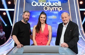 ARD Das Erste: "Wilsberg"-Stars gegen den Olymp: Oliver Korittke und Leonard Lansink bei Esther Sedlaczek / "Quizduell-Olymp" am Freitag, 8. September, 18:50 Uhr im Ersten