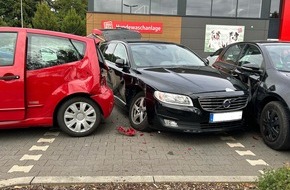 Kreispolizeibeh&ouml;rde Oberbergischer Kreis: POL-GM: Schwerer Verkehrsunfall auf Parkplatz