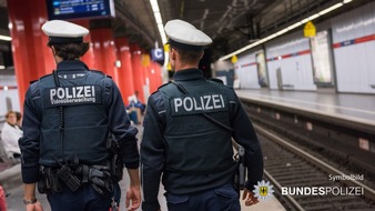 Bundespolizeidirektion M&uuml;nchen: Bundespolizeidirektion M&uuml;nchen: Auseinandersetzung bei Fahrscheinkontrolle / DB-Mitarbeiter verletzt