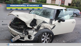 Polizei Duisburg: POL-DU: Hochfeld: Mini Cooper gegen Ford Mondeo - Drei Verletzte