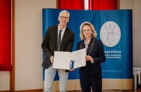 Universität Osnabrück: Eine große Auszeichnung: Biochemiker der Uni Osnabrück in Leopoldina aufgenommen