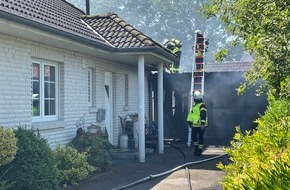 Kreisfeuerwehr Rotenburg (Wümme): FW-ROW: Carport brennt an Wohnhaus