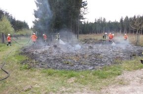Polizeiinspektion Hameln-Pyrmont/Holzminden: POL-HOL: Waldgebiet in der Gemarkung Silberborn: Weggeworfene Zigarettenkippe verursacht Flächenbrand