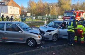 Feuerwehr Bochum: FW-BO: Verkehrsunfall zwischen drei PKW in Bochum Günnigfeld