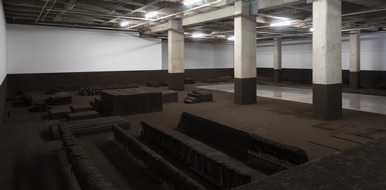 Kunstmuseum St.Gallen: Raumgreifende Installation der kolumbianischen K&uuml;nstlerin Delcy Morelos