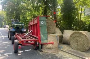 Polizeiinspektion Diepholz: POL-DH: Twistringen - Brand eines Omnibusses; Twistringen - Trecker verliert Getreide auf der B51; Stuhr - Verkehrsunfall nach Wendeman&ouml;ver auf der B6; Stuhr - Ballenwagen kippt um