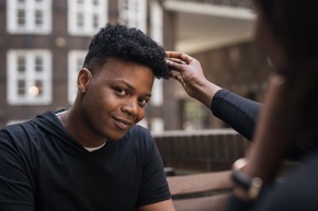 Mit Undercut oder als Man Bun: Selbstbewusste Styles mit Zweithaar