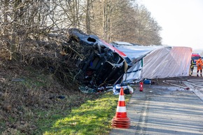 FW Porta Westfalica: 22.01.2026 - A2: Schwerer LKW-Unfall / 1 Verletzter