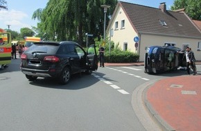 Polizeiinspektion Oldenburg-Stadt / Ammerland: POL-OL: ++Verkehrsunfall mit drei leichtverletzten Personen - PKW kippt auf die Seite++
