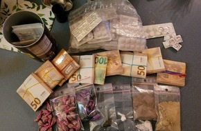 Polizei Münster: POL-MS: 60-Jähriger beim Verpacken von Drogen festgenommen - 102 Gramm Heroin, Tabletten und Bargeld sichergestellt