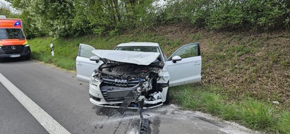 Feuerwehr Bergheim: FW Bergheim: Vier Verletzte nach Verkehrsunfall auf Bundesstra&szlig;e bei Bergheim Frontalzusammensto&szlig; zwischen zwei PKW