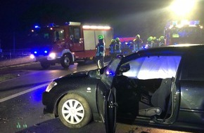 Freiwillige Feuerwehr Weeze: Feuerwehr Weeze: Schwerer Verkehrsunfall mit Todesfolge auf der B9