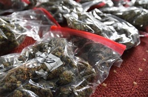 Kreispolizeibehörde Borken: POL-BOR: Raesfeld - Cannabisplantage auf dem Dachboden