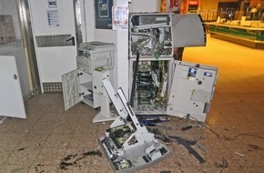 Polizei Mettmann: POL-ME: Geldautomatensprengung im Verbrauchermarkt - Wülfrath - 2007158