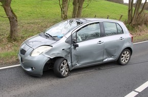 Polizei Rheinisch-Bergischer Kreis: POL-RBK: Overath - Drei Verletzte nach Unfall im Begegnungsverkehr