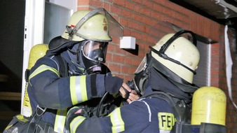 FW Celle: Wohngebäudebrand - Celler Feuerwehr verhindert Brandausbreitung