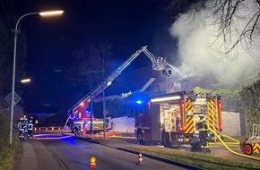 Feuerwehr Leichlingen: FW Leichlingen: Wohnhaus durch Brand unbewohnbar