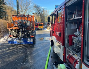 FW-AR: Brand in Gartenhütte erfolgreich gelöscht- Umfangreicher Einsatz der Feuerwehr