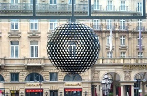 Dave-Art: Enthüllung des Kunstwerks "Space of Time" des Schweizer Künstlers DAVE