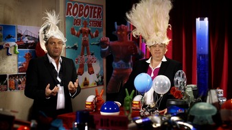 TELE 5: "Der kosmologischen Urknall des gesamten, uns bekannten Trash-Film-Universums!" / Oliver Kalkofe und Peter Rütten präsentieren "SchleFaZ: Roboter der Sterne" am 28. August um 22:05 Uhr auf TELE 5