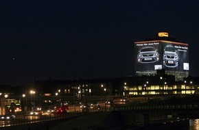 Ford-Werke GmbH: Neuer Ford Focus: Strahlender Auftritt auf Riesenposter an der Charite in Berlin