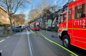 Feuerwehr und Rettungsdienst Bonn: FW-BN: Feuerwehr löscht brennende Straßenbahn
