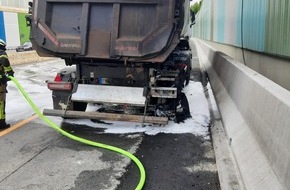 Feuerwehr Essen: FW-E: Lkw-Brand auf der Bundesautobahn 52 - Rauchentwicklung weit sichtbar