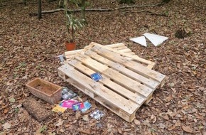 Polizeiinspektion Osnabrück: POL-OS: Bad Rothenfelde: Illegale Müllentsorgung im Waldgebiet - Polizei bittet um Hinweise (Foto)