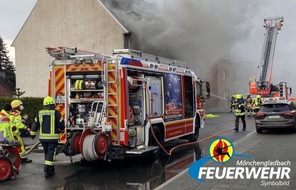 Feuerwehr Mönchengladbach: FW-MG: Wohnungsbrand in Mehrparteienhaus, vier Verletzte durch Rauchgase