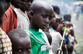 UNO-Flüchtlingshilfe e.V.: Sicherheitslage in Ost-Kongo weiterhin prekär / Hilfstransporte erreichen Vertriebene per Luft und Straße