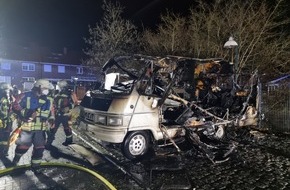 Feuerwehr Norderstedt: FW Norderstedt: Brand eines Wohnmobils
