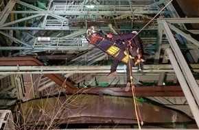 Feuerwehr Essen: FW-E: Verunfallte Person aus 45m Höhe gerettet
